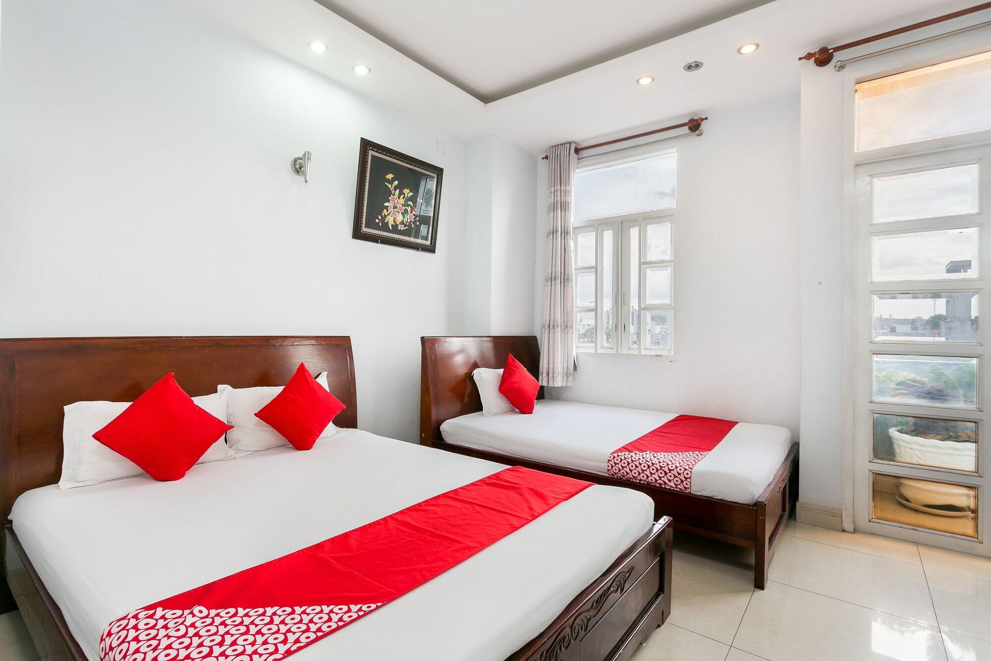 Oyo 130 Tuan Long Hotel Хошимин Екстериор снимка