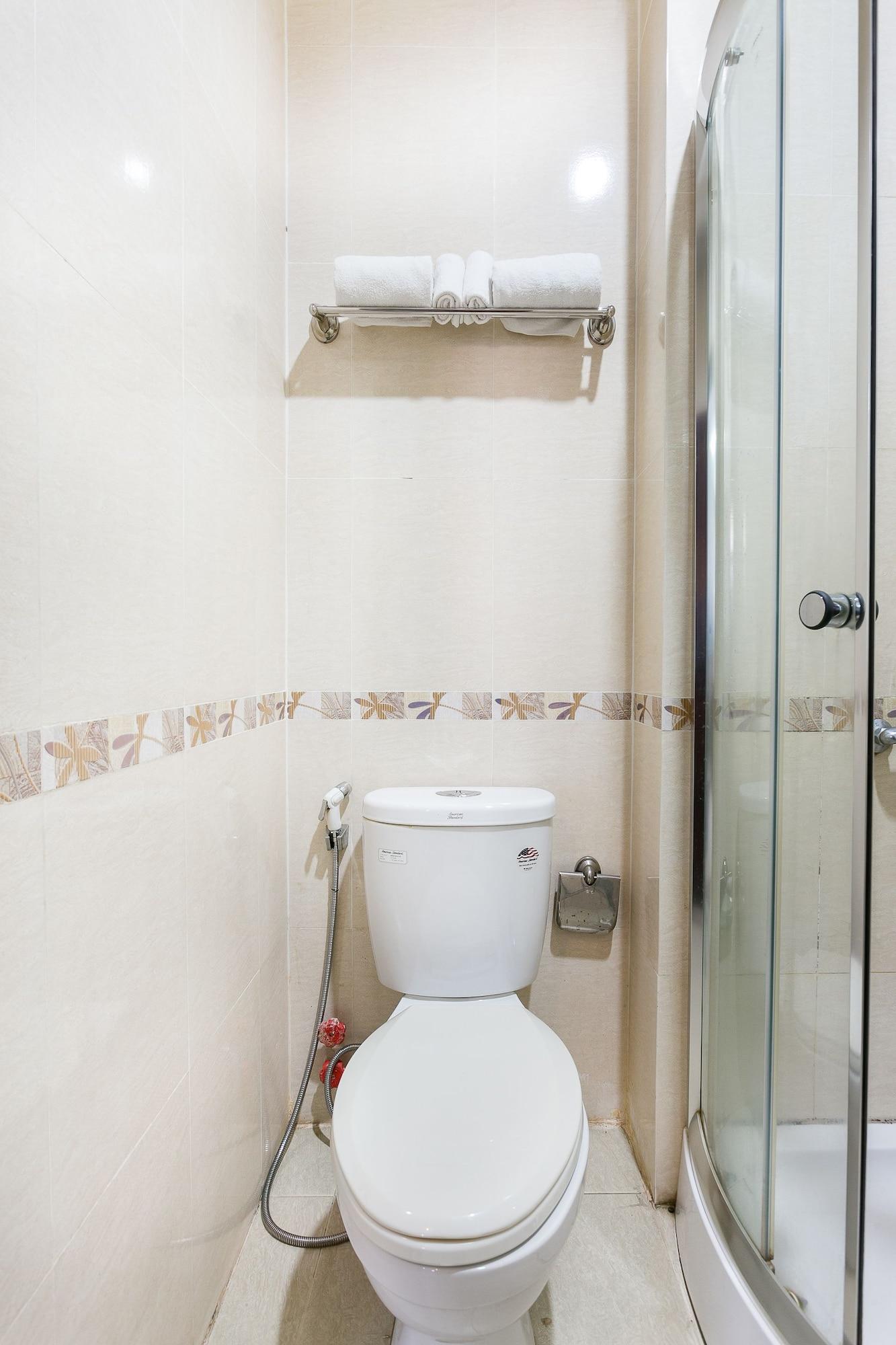 Oyo 130 Tuan Long Hotel Хошимин Екстериор снимка