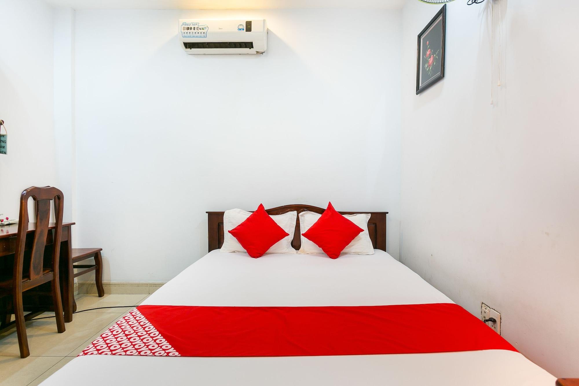 Oyo 130 Tuan Long Hotel Хошимин Екстериор снимка