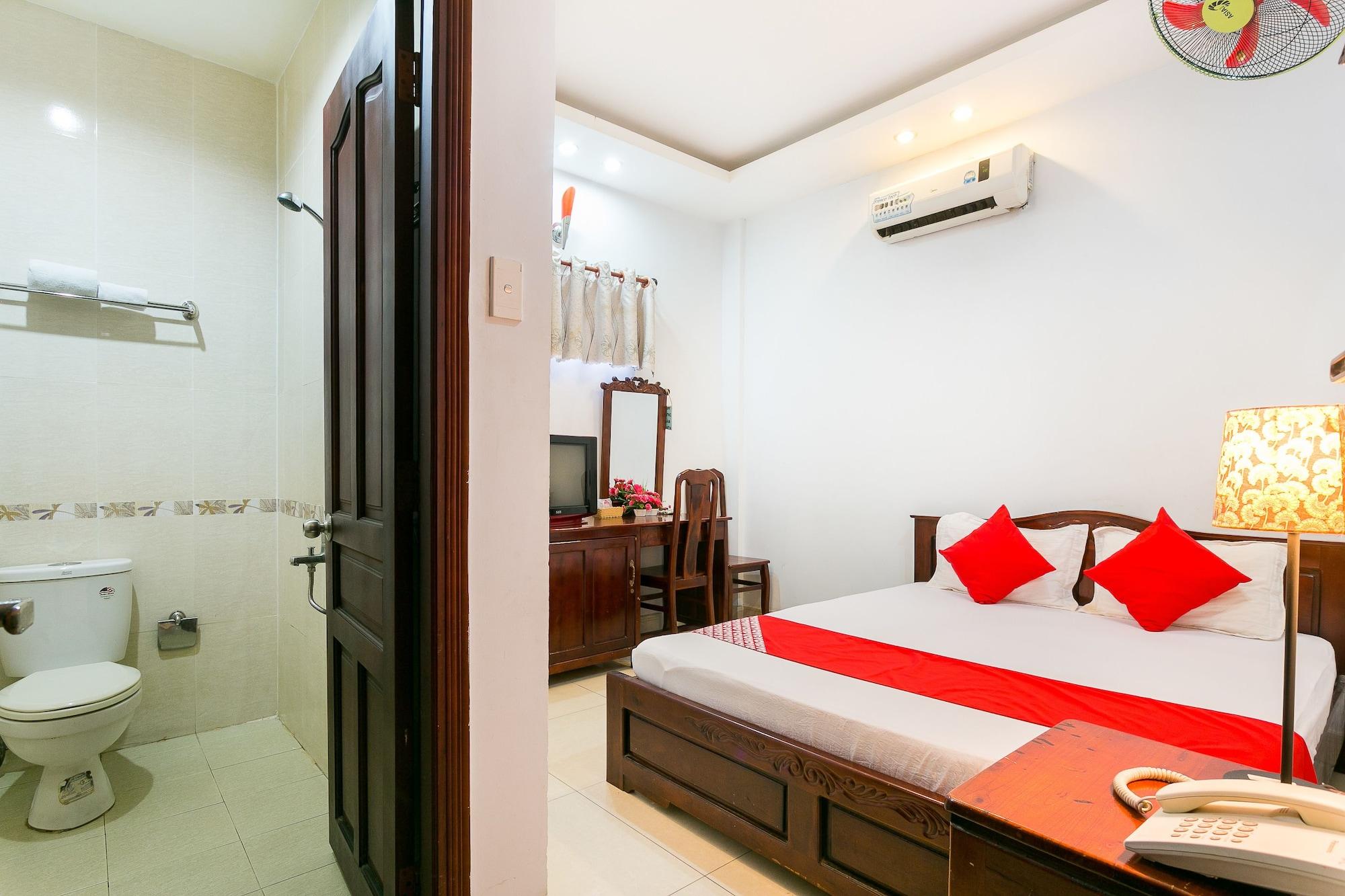 Oyo 130 Tuan Long Hotel Хошимин Екстериор снимка