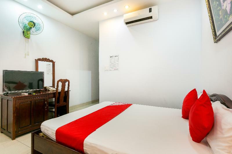 Oyo 130 Tuan Long Hotel Хошимин Екстериор снимка