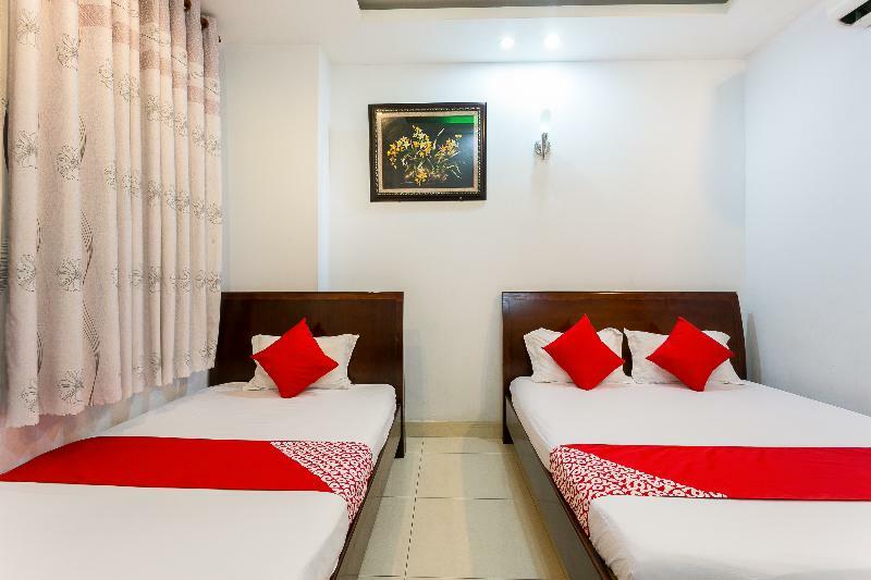 Oyo 130 Tuan Long Hotel Хошимин Екстериор снимка