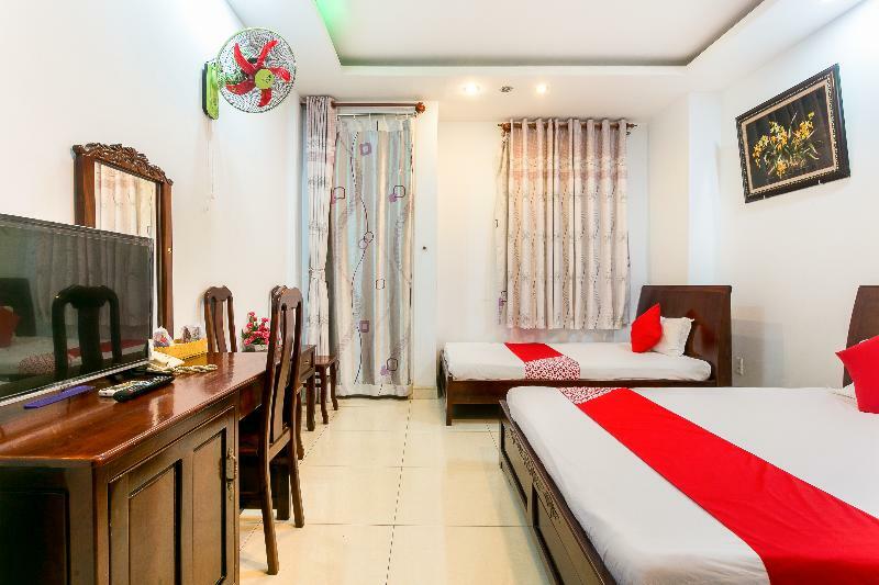 Oyo 130 Tuan Long Hotel Хошимин Екстериор снимка