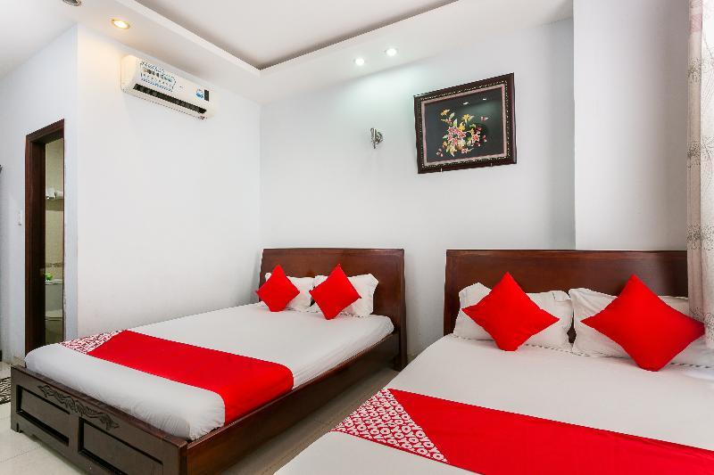 Oyo 130 Tuan Long Hotel Хошимин Екстериор снимка